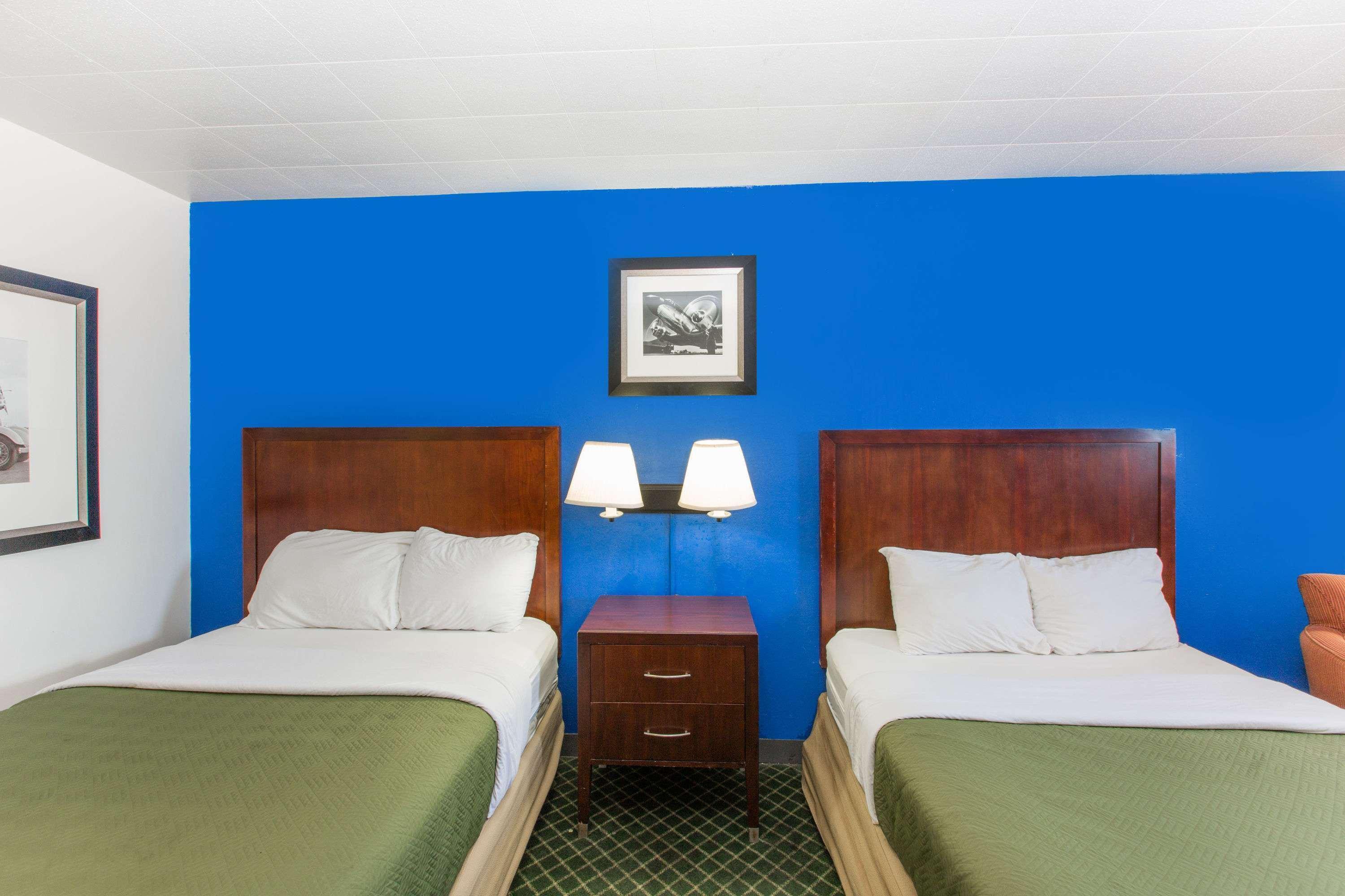 Travelodge By Wyndham Great Bend Εξωτερικό φωτογραφία