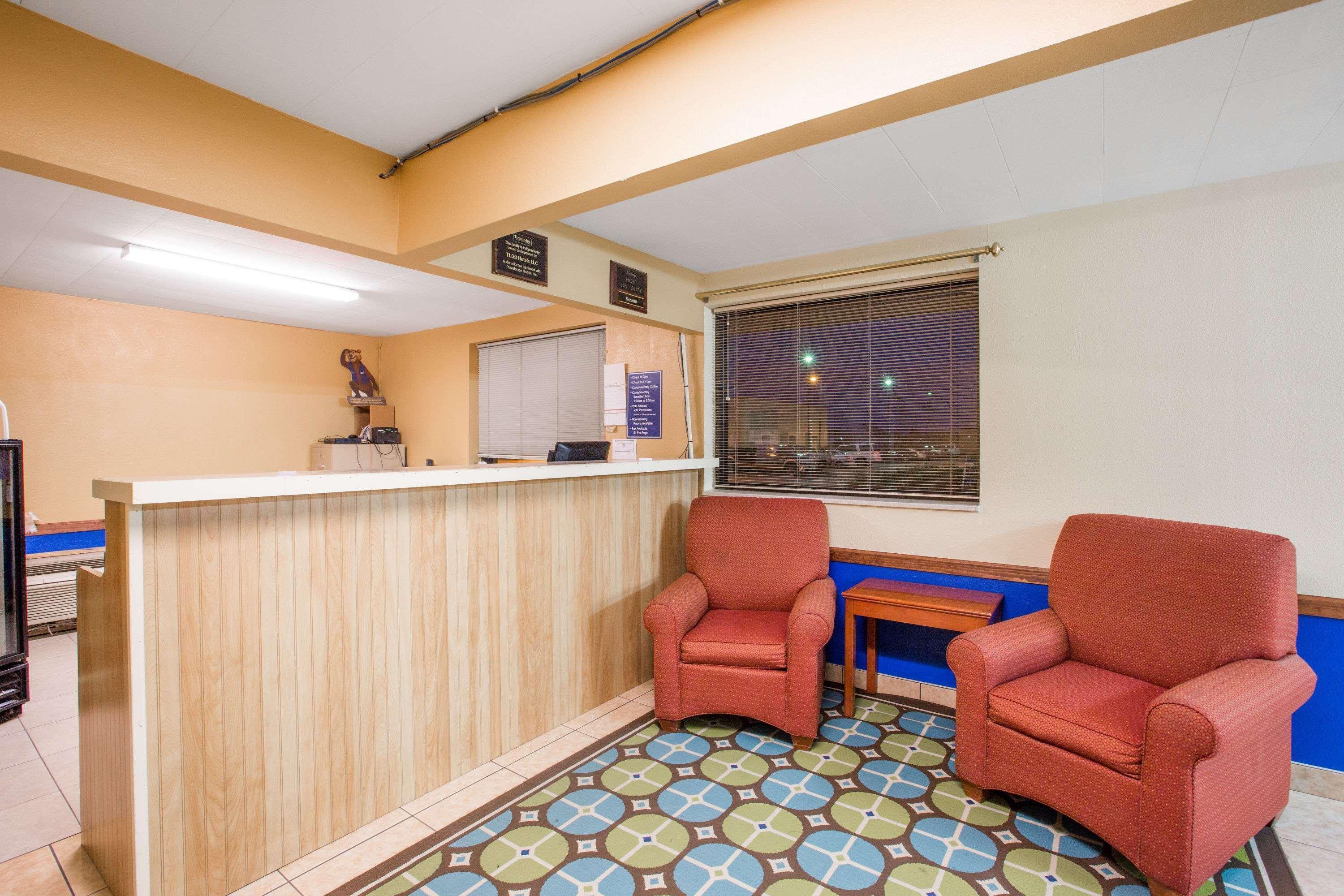 Travelodge By Wyndham Great Bend Εξωτερικό φωτογραφία