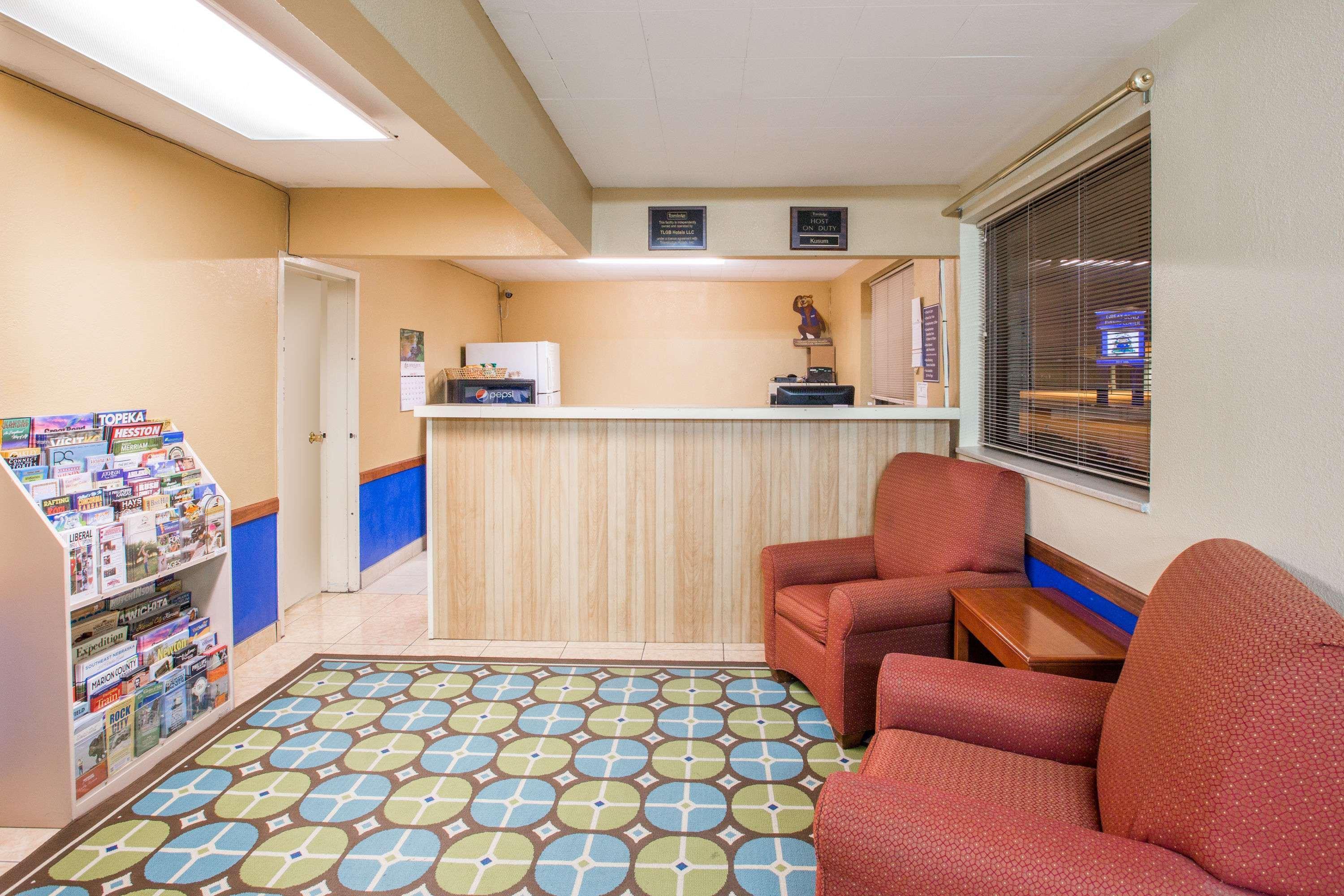 Travelodge By Wyndham Great Bend Εξωτερικό φωτογραφία