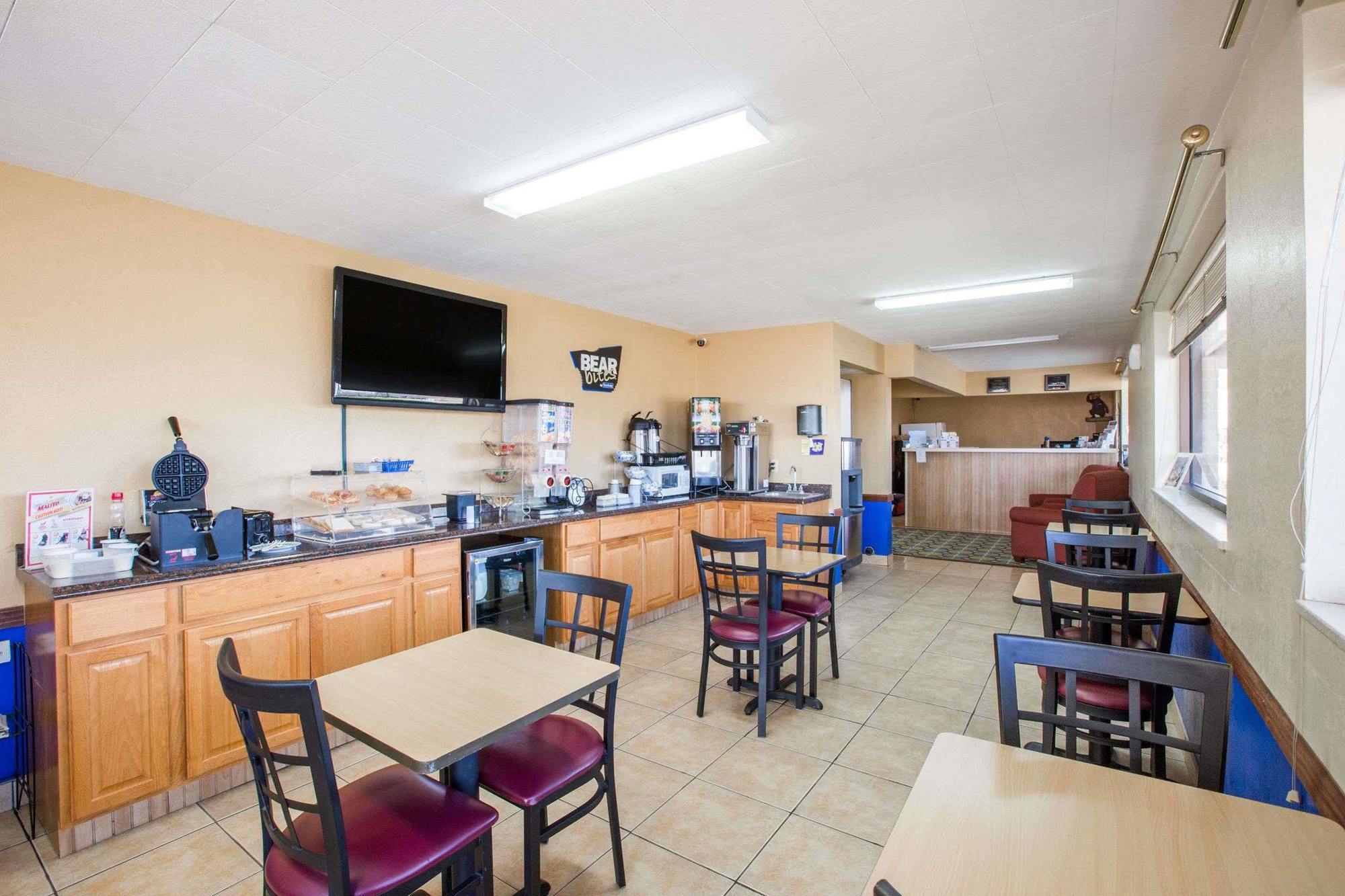 Travelodge By Wyndham Great Bend Εξωτερικό φωτογραφία