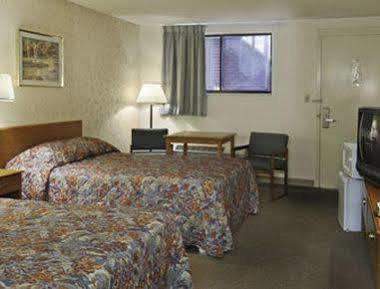 Travelodge By Wyndham Great Bend Εξωτερικό φωτογραφία