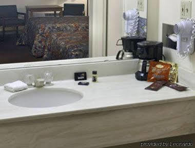 Travelodge By Wyndham Great Bend Εξωτερικό φωτογραφία